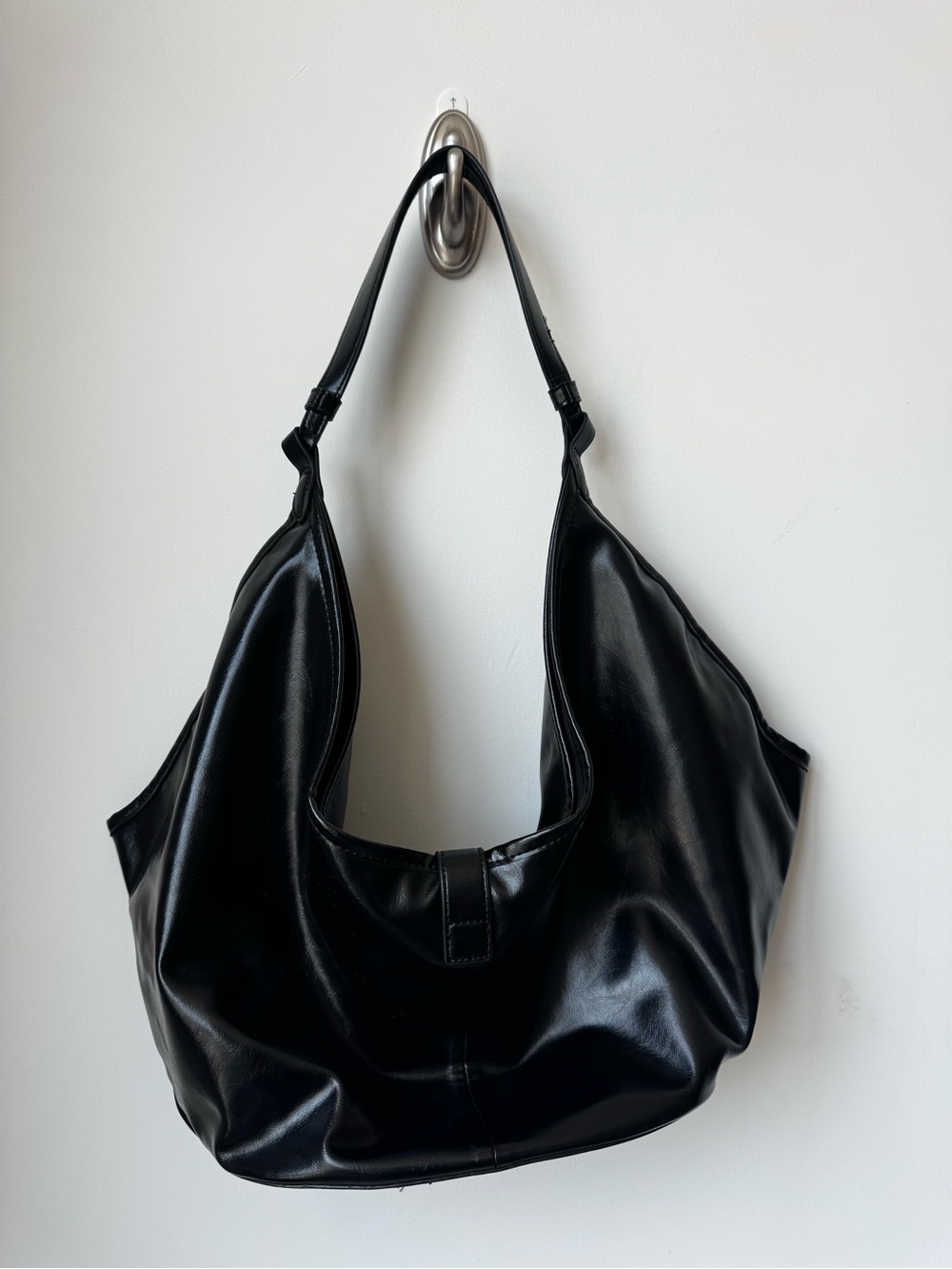 Black Faux Leather Stradivarius Shoulder Bag - Classic Everyday Carry - Picture 3 of 3